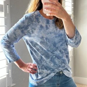 Blue and White Tie Dye Flowery Top Size Large